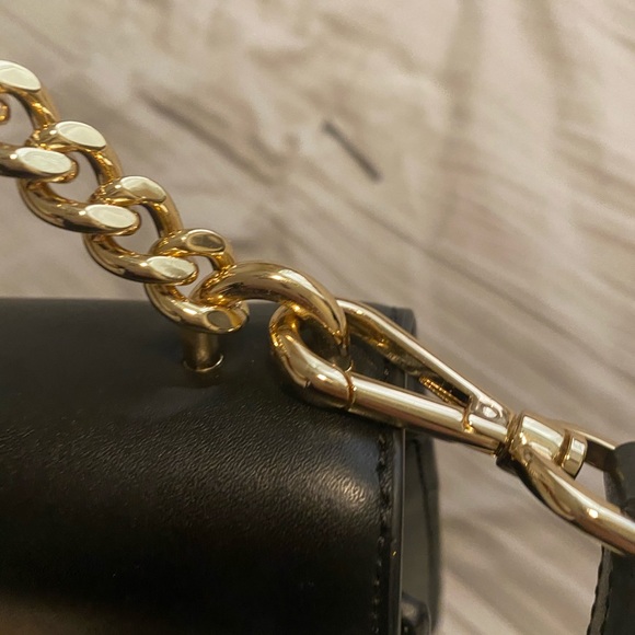 Micheal Kors purse. - Picture 4 of 7